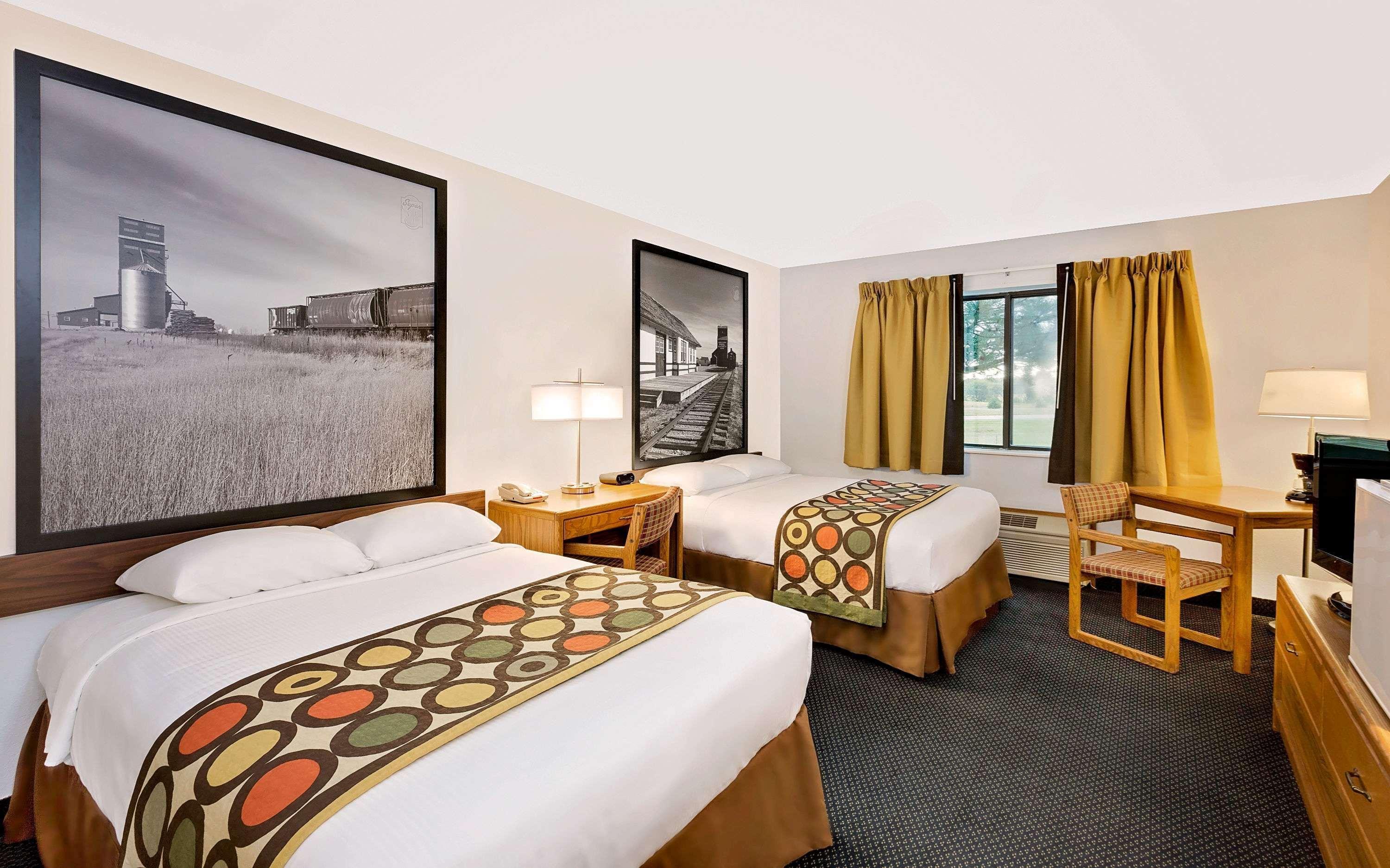 Super 8 By Wyndham St. James מראה חיצוני תמונה