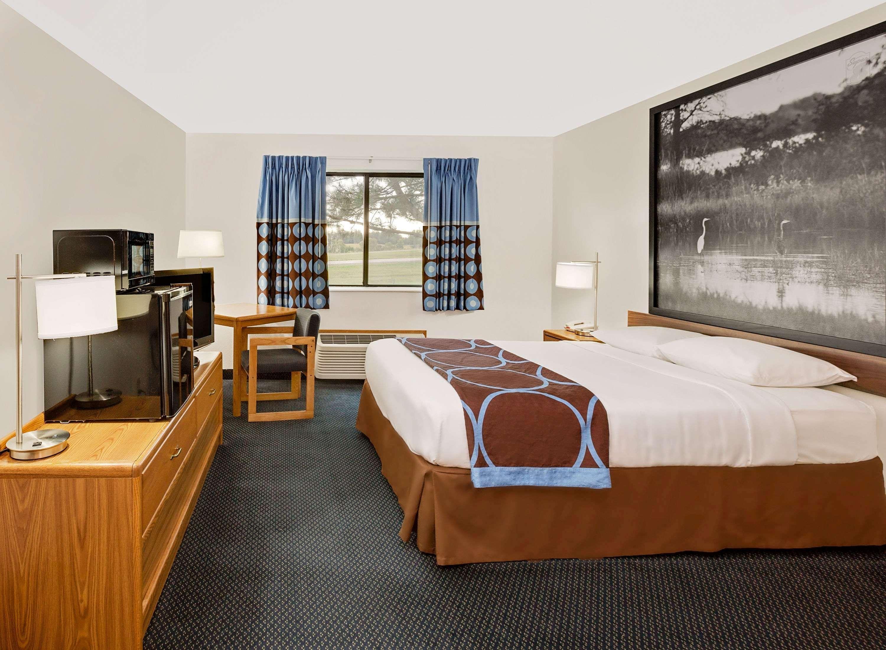 Super 8 By Wyndham St. James מראה חיצוני תמונה
