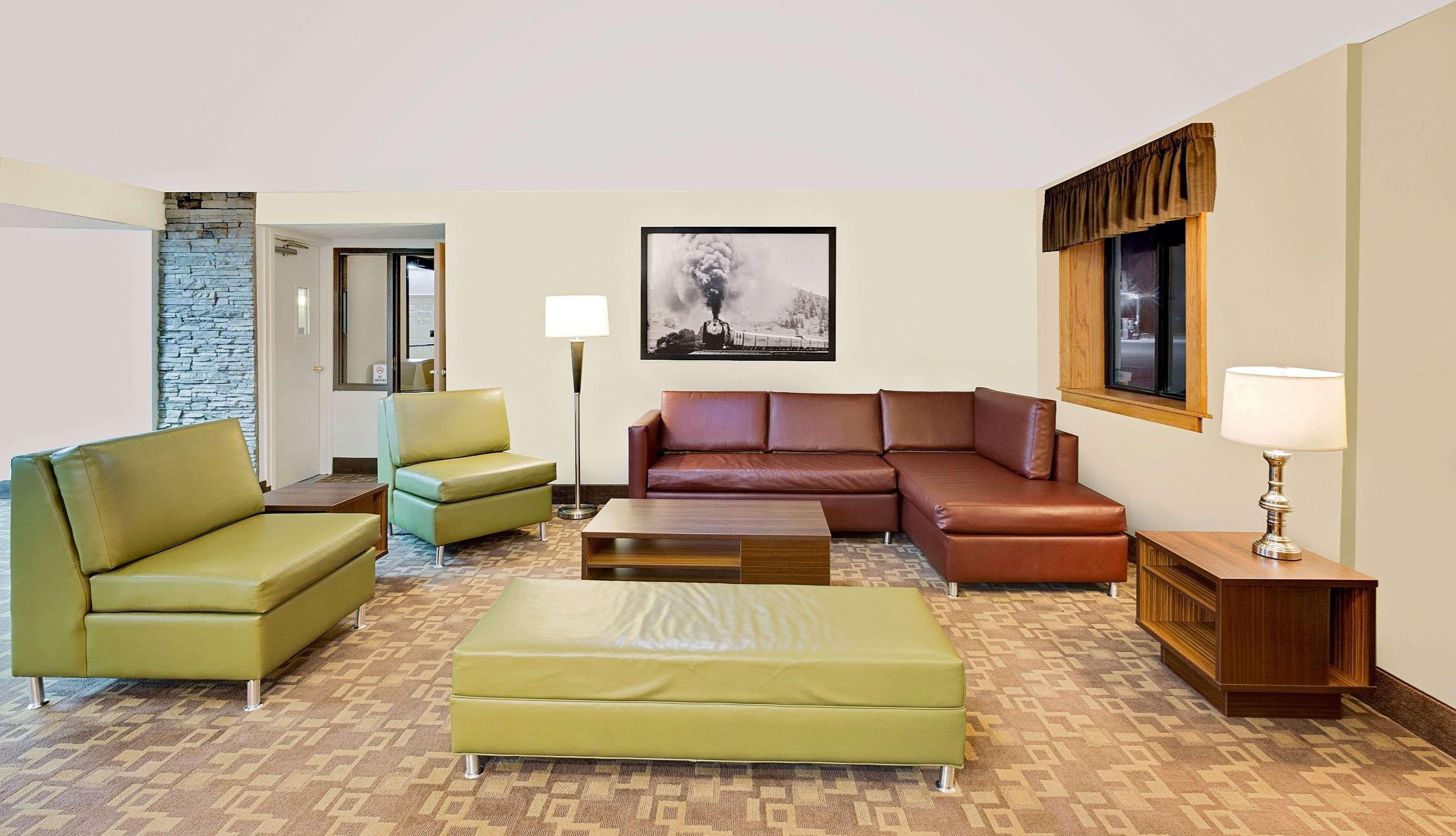 Super 8 By Wyndham St. James מראה חיצוני תמונה
