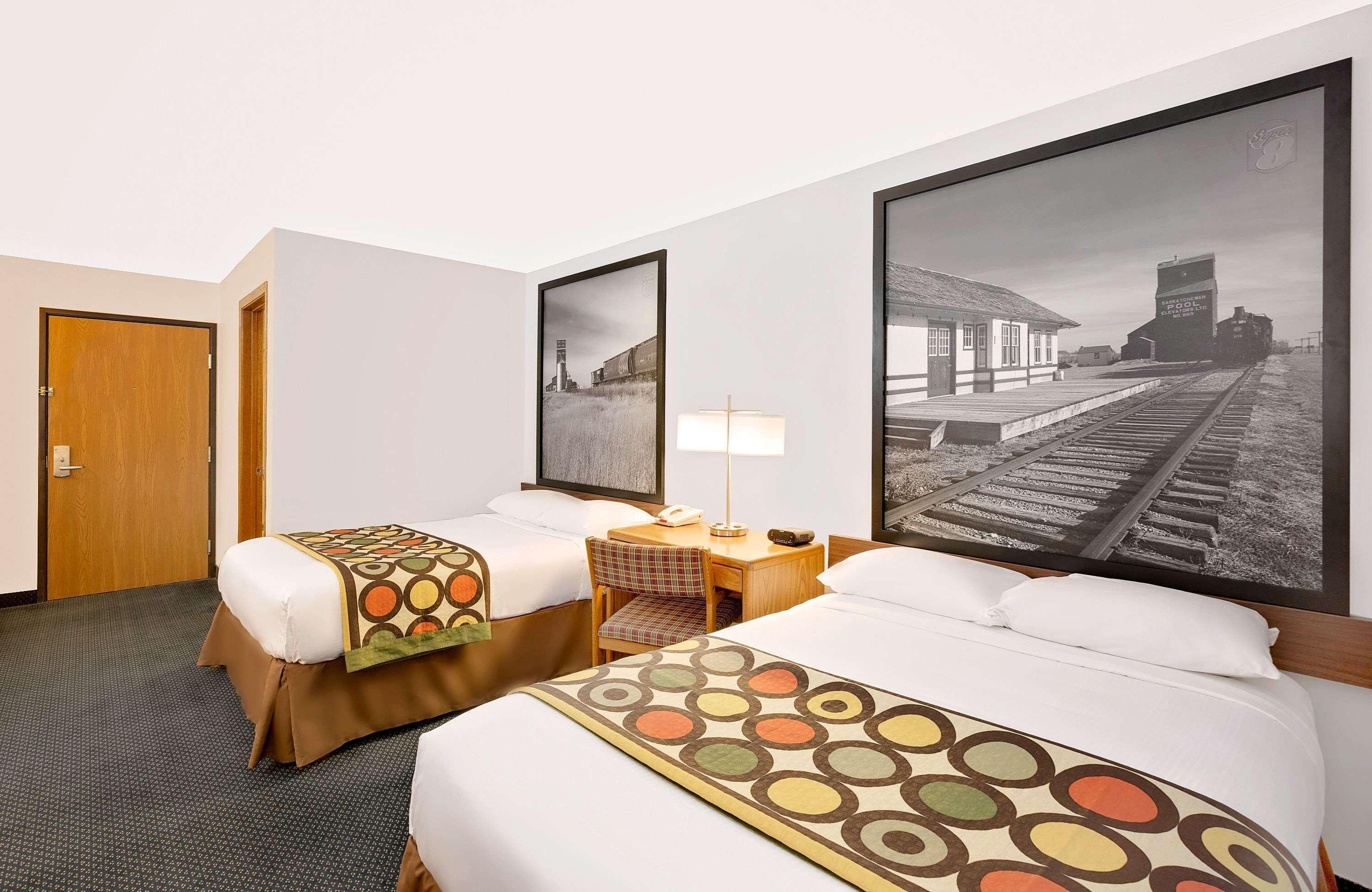 Super 8 By Wyndham St. James מראה חיצוני תמונה