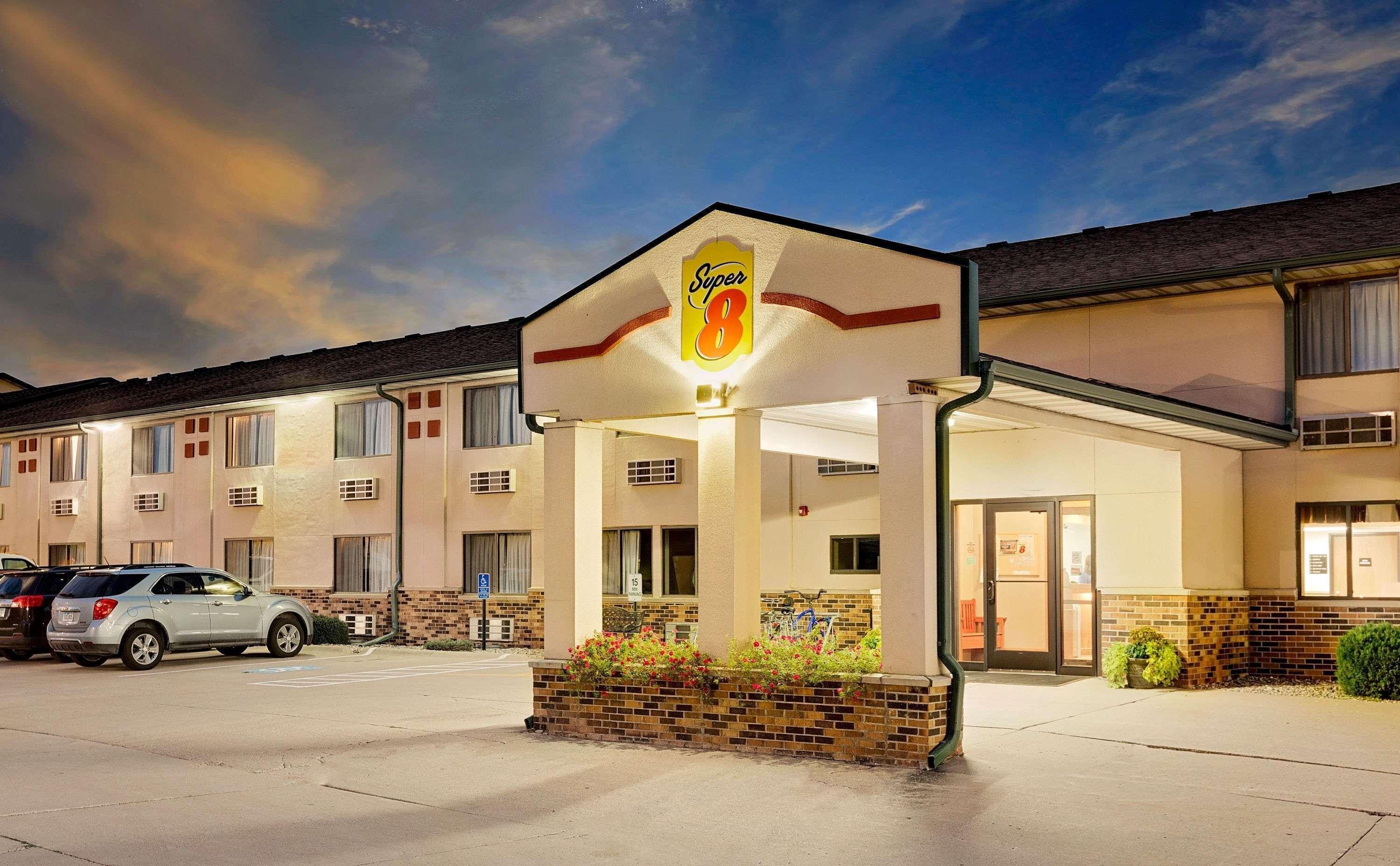 Super 8 By Wyndham St. James מראה חיצוני תמונה