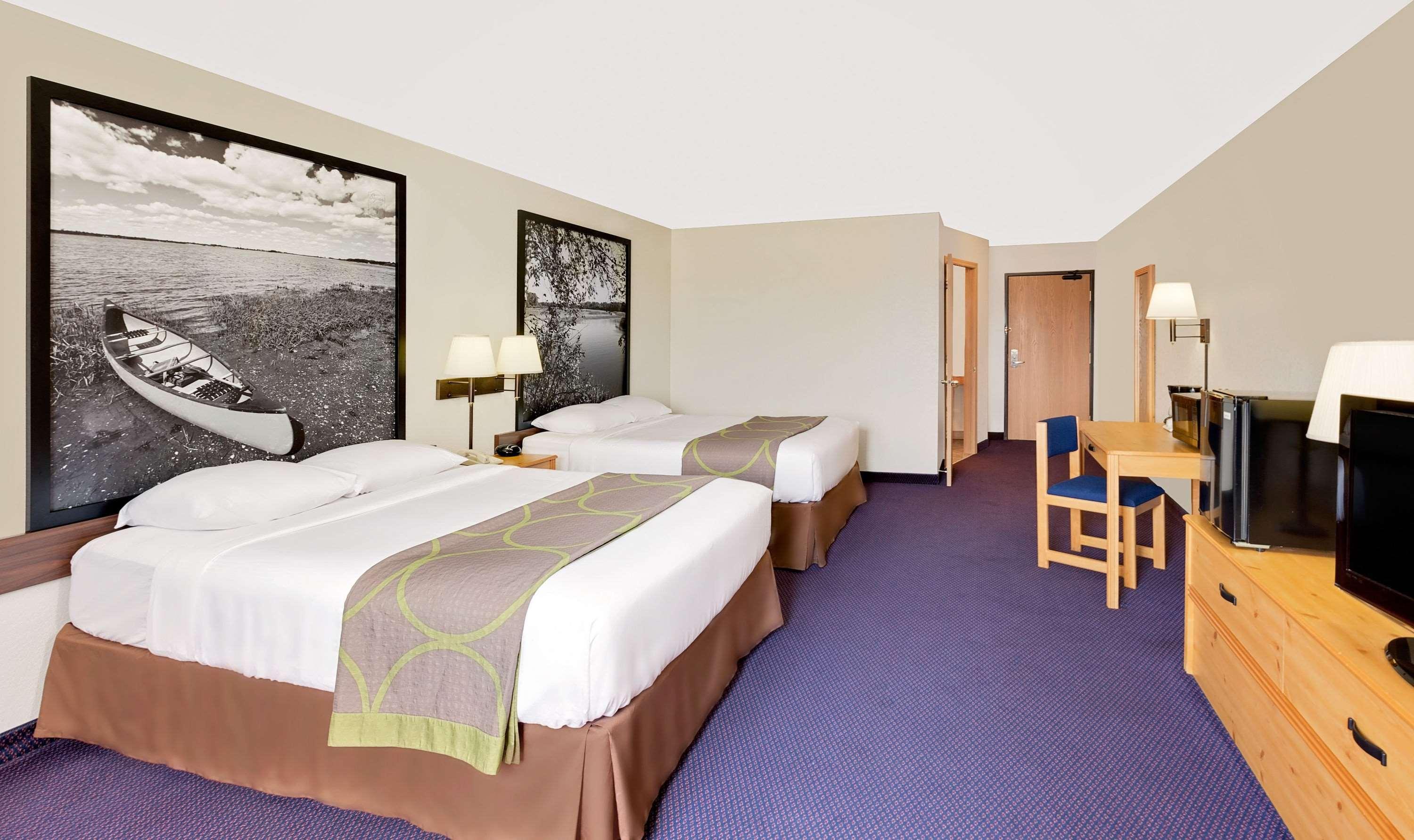 Super 8 By Wyndham St. James מראה חיצוני תמונה