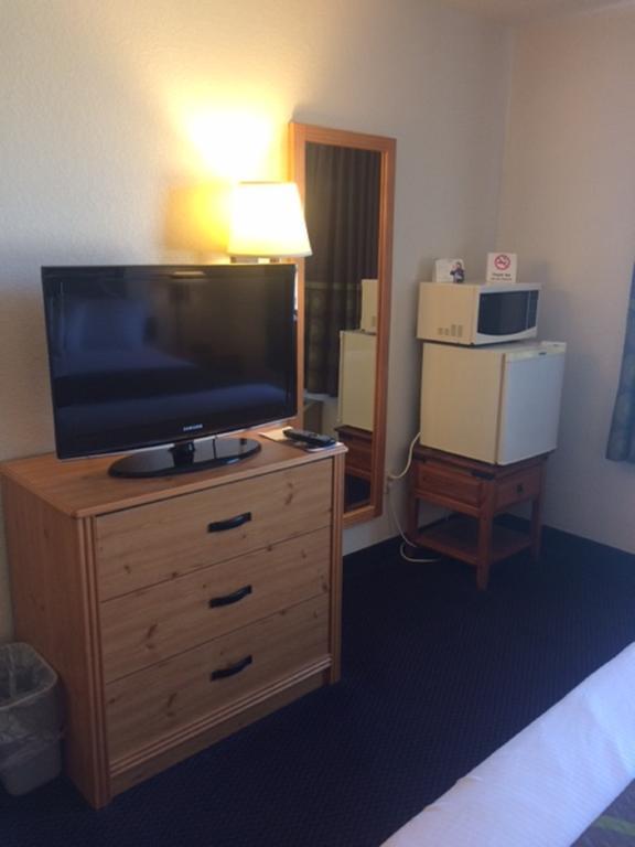 Super 8 By Wyndham St. James מראה חיצוני תמונה